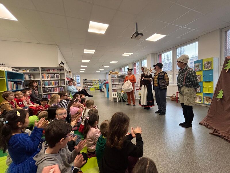 Budulínek v knihovně na Špičáku 