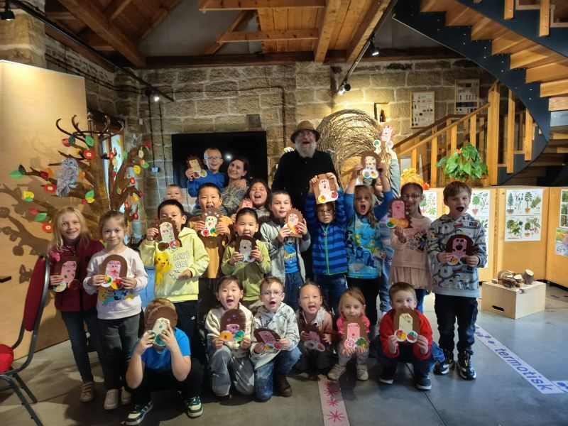 Den stromů v Centru textilního tisku