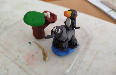 Klubák žlutozobý – upír i pečovatel