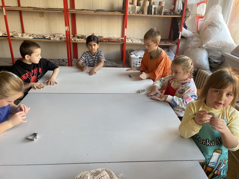 Keramická dílna 1.D – Vánoční tvoření s hlínou