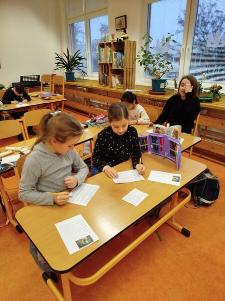 Třídní zprávy z větví aneb Kočkodan zelený pod drobnohledem