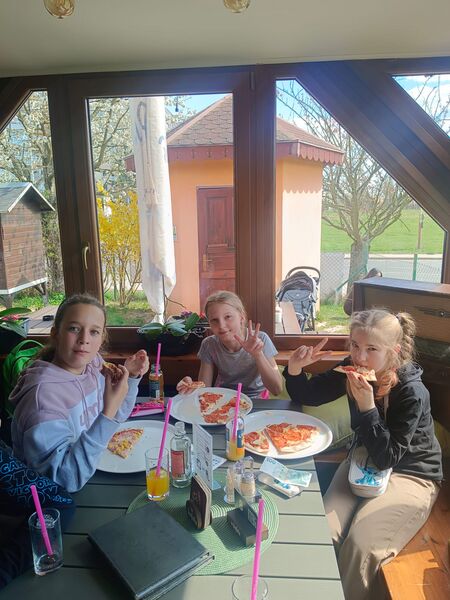 Školní klub v pizzerii
